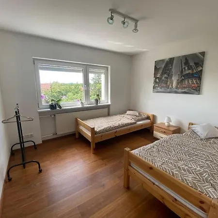 Apartment Haus Mit Garten Und 2 Schlafzimmern *