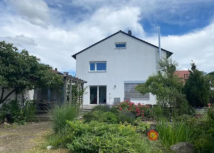 Apartment Haus Mit Garten Und 2 Schlafzimmern *