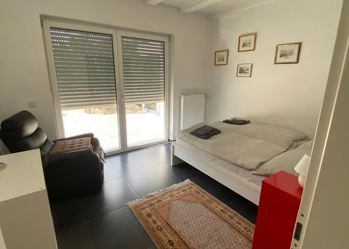 Haus Mit Garten Und 2 Schlafzimmern Apartment *