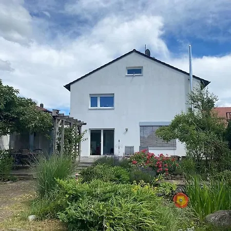 Apartment Haus Mit Garten Und 2 Schlafzimmern *