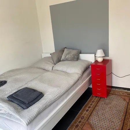 Haus Mit Garten Und 2 Schlafzimmern Apartment *